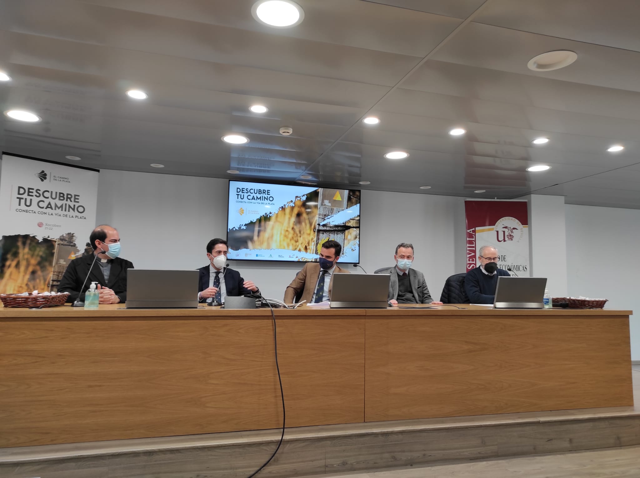 Mesa redonda en la facultad de Ciencias Económicas y Empresariales de Sevilla (10-12-2021)