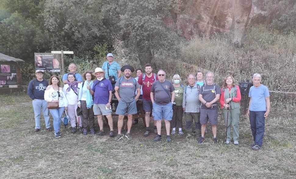 Crónica de la salida para visitar las cuevas de Fuentes de León (Camino del Sur) 28-05-2022